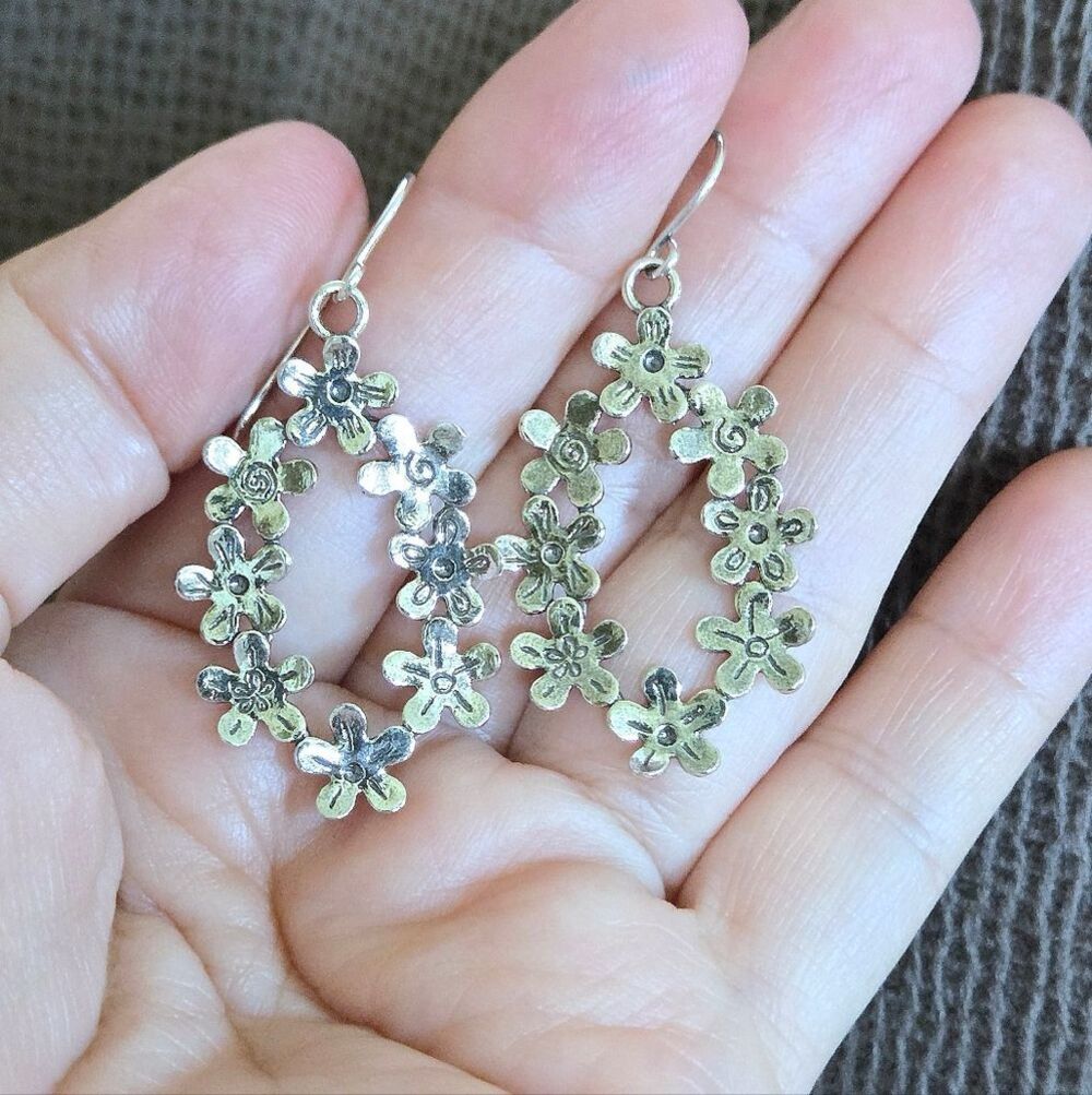 Noa Zuman Silver🤍 Floral🌸 Wreath Dangle Earrings - Picture 11 of 16